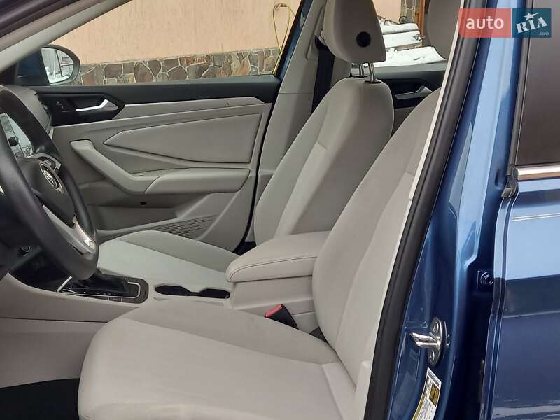 Седан Volkswagen Jetta 2019 в Львове