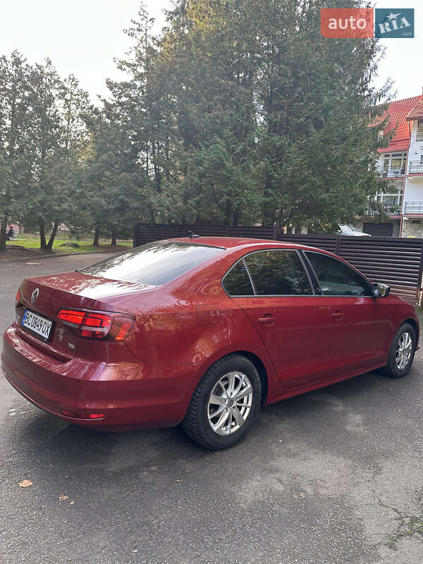 Седан Volkswagen Jetta 2015 в Львове