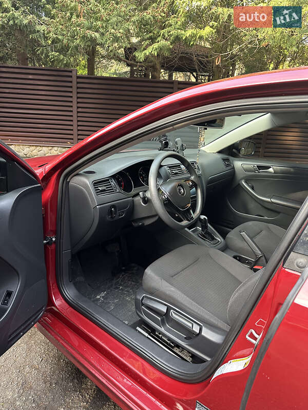 Седан Volkswagen Jetta 2015 в Львове