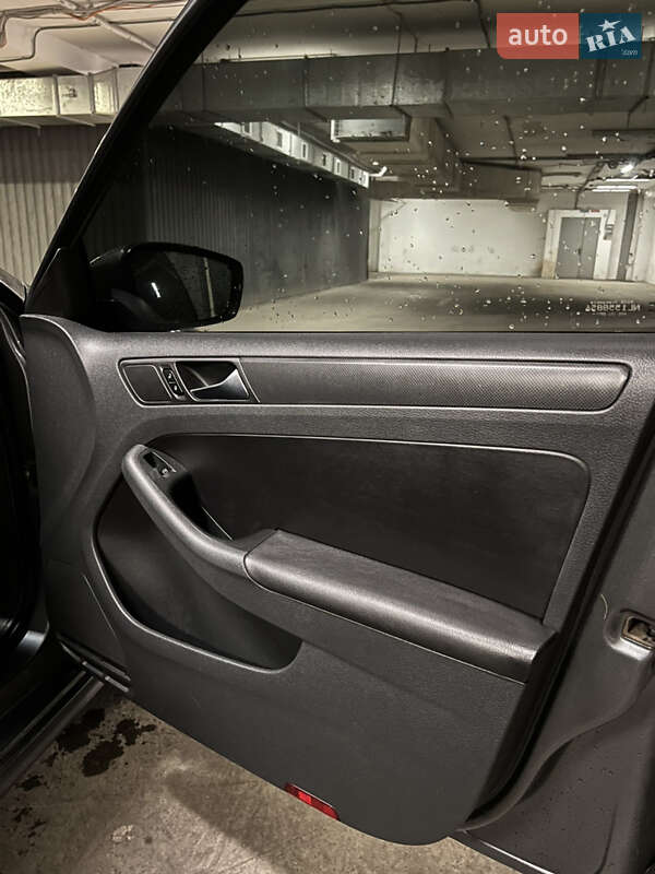 Седан Volkswagen Jetta 2011 в Чернигове