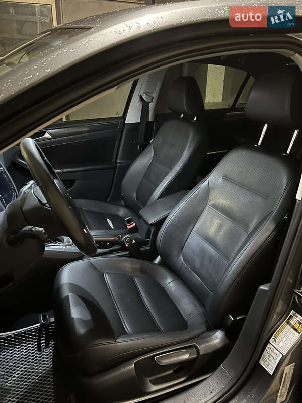 Седан Volkswagen Jetta 2011 в Чернигове