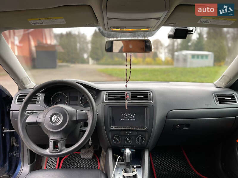 Седан Volkswagen Jetta 2014 в Івано-Франківську