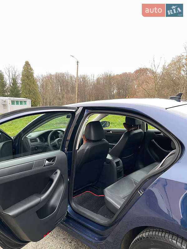 Седан Volkswagen Jetta 2014 в Івано-Франківську