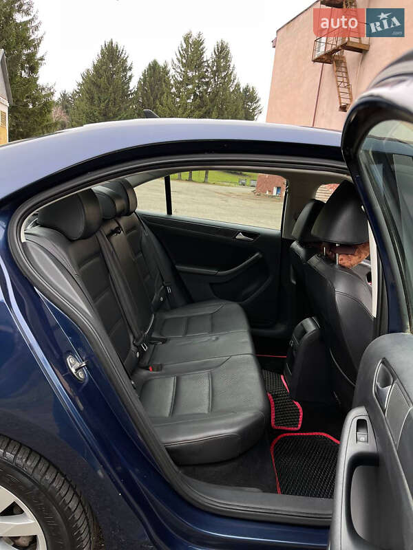 Седан Volkswagen Jetta 2014 в Івано-Франківську