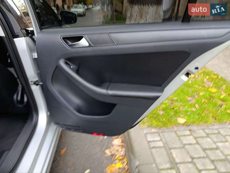 Седан Volkswagen Jetta 2011 в Одессе фото 19 Седан Volkswagen Jetta 2011 в Одессе