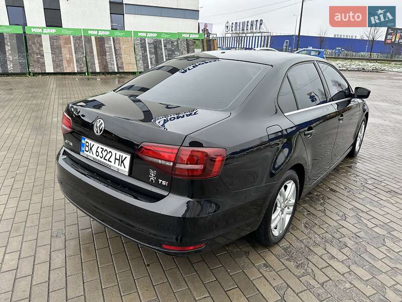 Седан Volkswagen Jetta 2016 в Рівному
