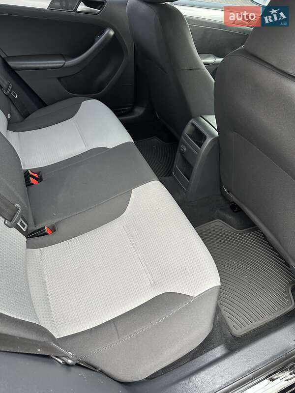 Седан Volkswagen Jetta 2016 в Рівному