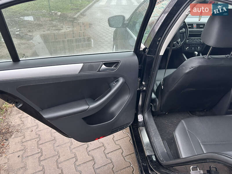 Седан Volkswagen Jetta 2013 в Києві фото 11 Седан Volkswagen Jetta 2013 в Києві