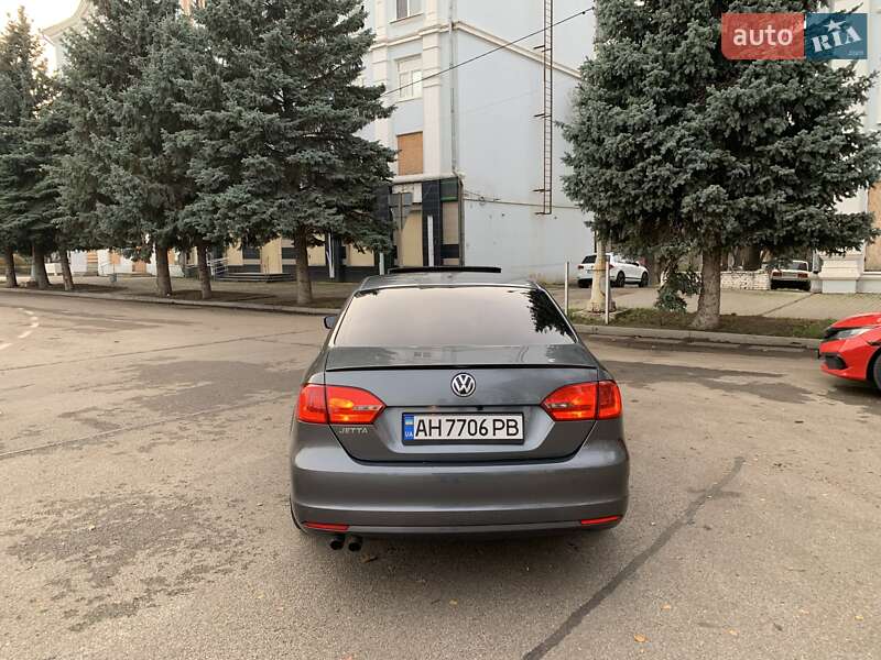 Седан Volkswagen Jetta 2013 в Краматорську