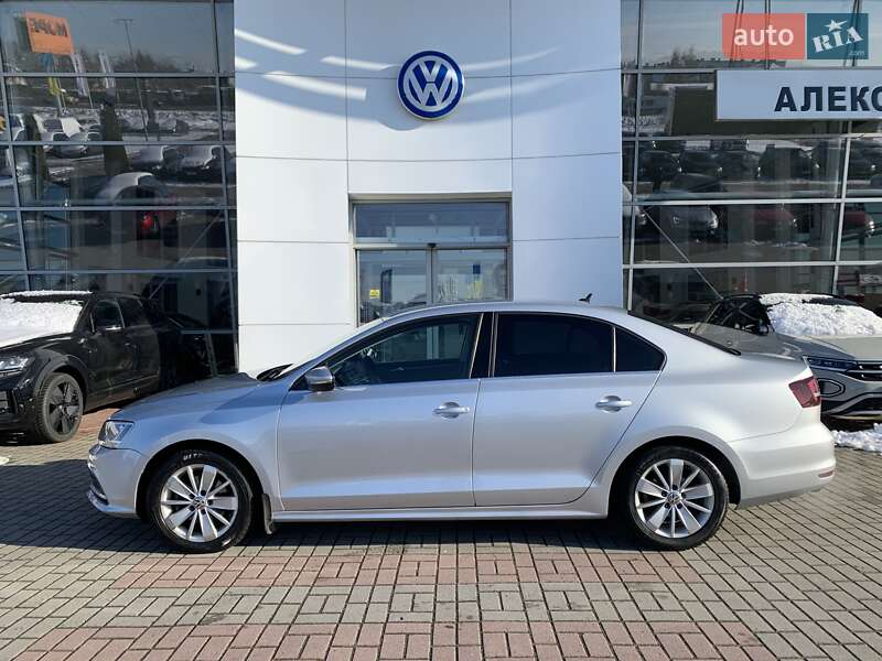 Седан Volkswagen Jetta 2016 в Львові