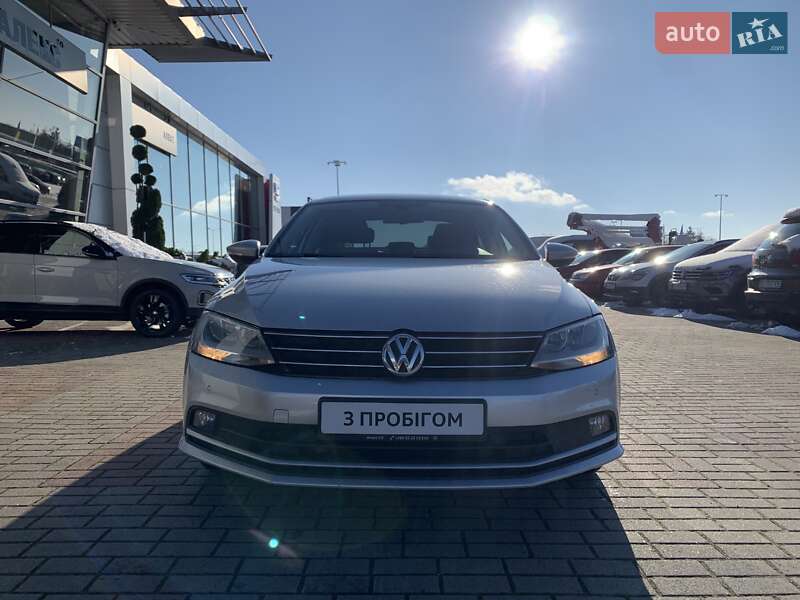 Седан Volkswagen Jetta 2016 в Львові