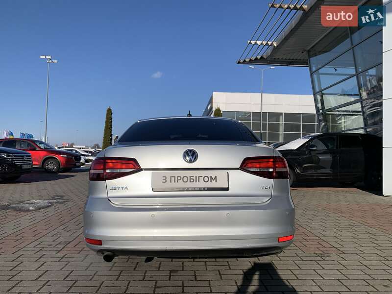 Седан Volkswagen Jetta 2016 в Львові