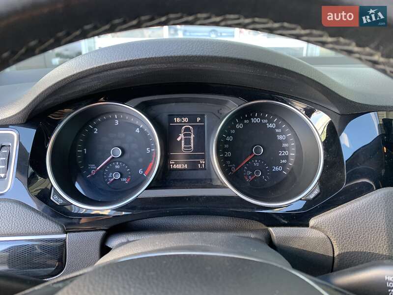 Седан Volkswagen Jetta 2016 в Львові