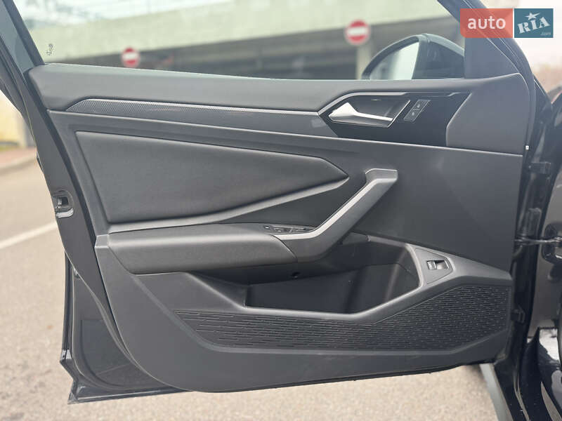 Седан Volkswagen Jetta 2018 в Киеве