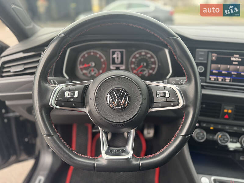 Седан Volkswagen Jetta 2018 в Киеве