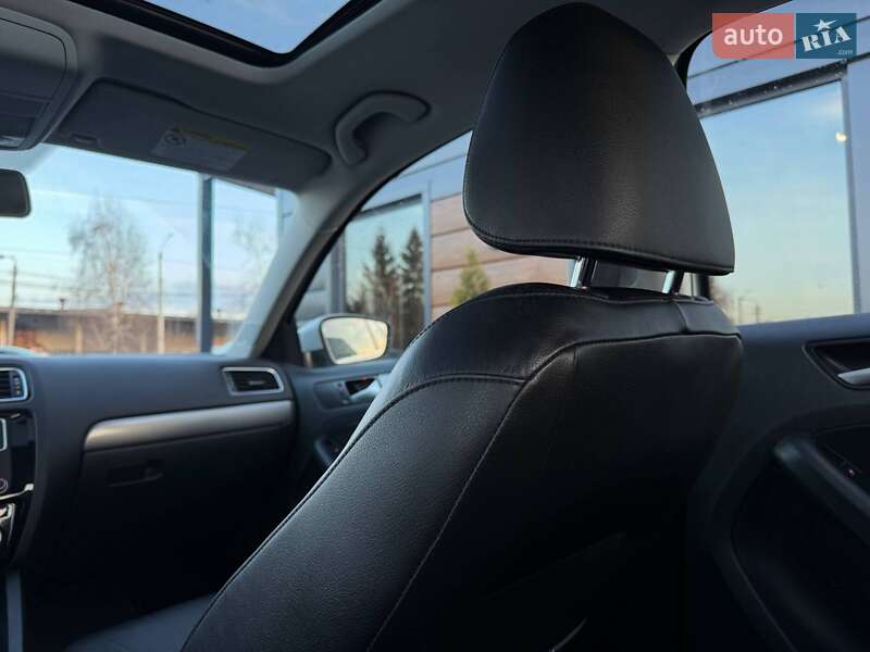 Седан Volkswagen Jetta 2017 в Ровно фото 57 Седан Volkswagen Jetta 2017 в Ровно