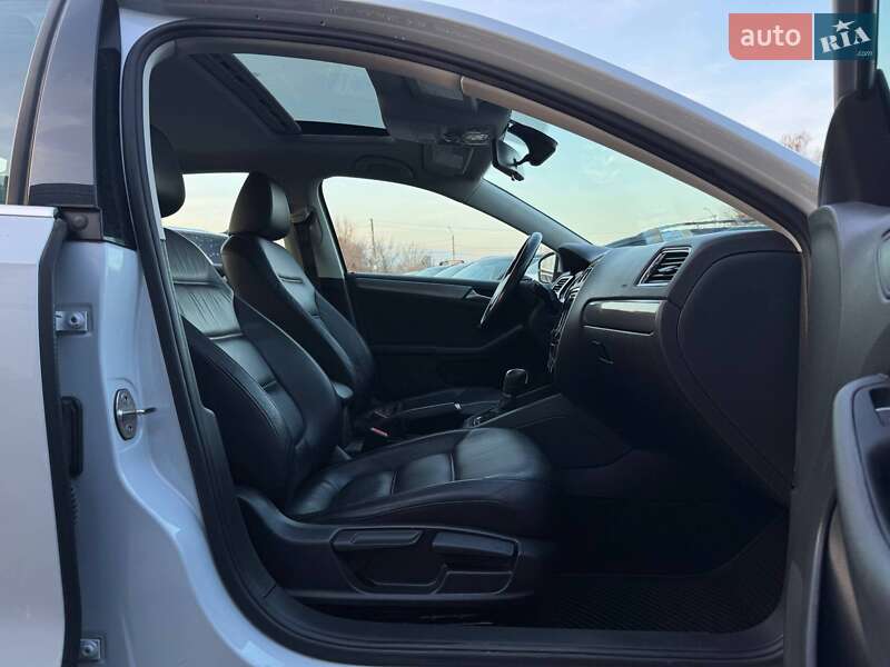 Седан Volkswagen Jetta 2017 в Ровно фото 68 Седан Volkswagen Jetta 2017 в Ровно