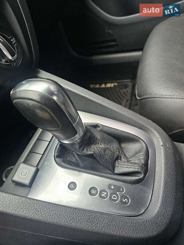 Седан Volkswagen Jetta 2013 в Києві