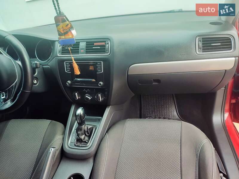 Седан Volkswagen Jetta 2017 в Ромнах