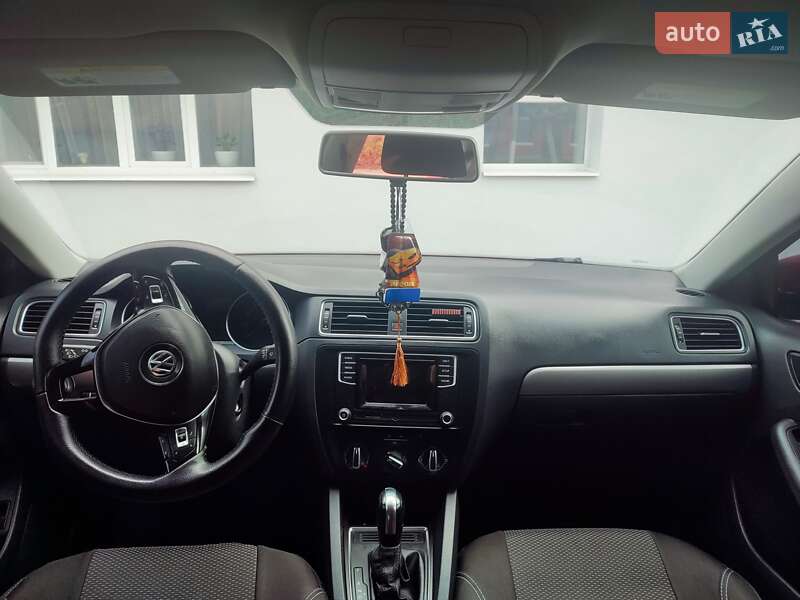 Седан Volkswagen Jetta 2017 в Ромнах