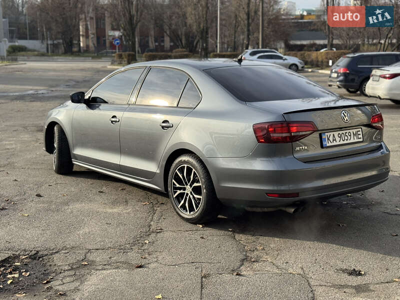 Седан Volkswagen Jetta 2016 в Киеве