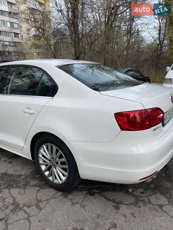 Седан Volkswagen Jetta 2012 в Києві