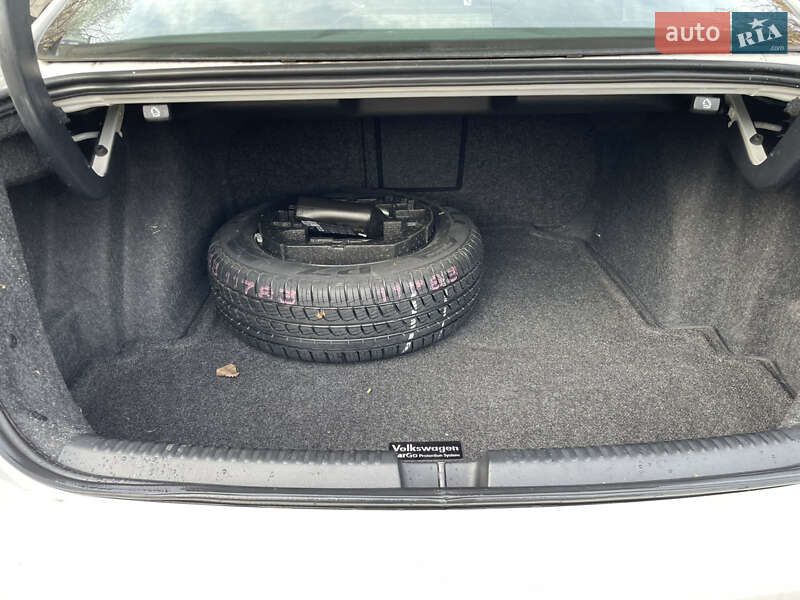 Седан Volkswagen Jetta 2012 в Києві