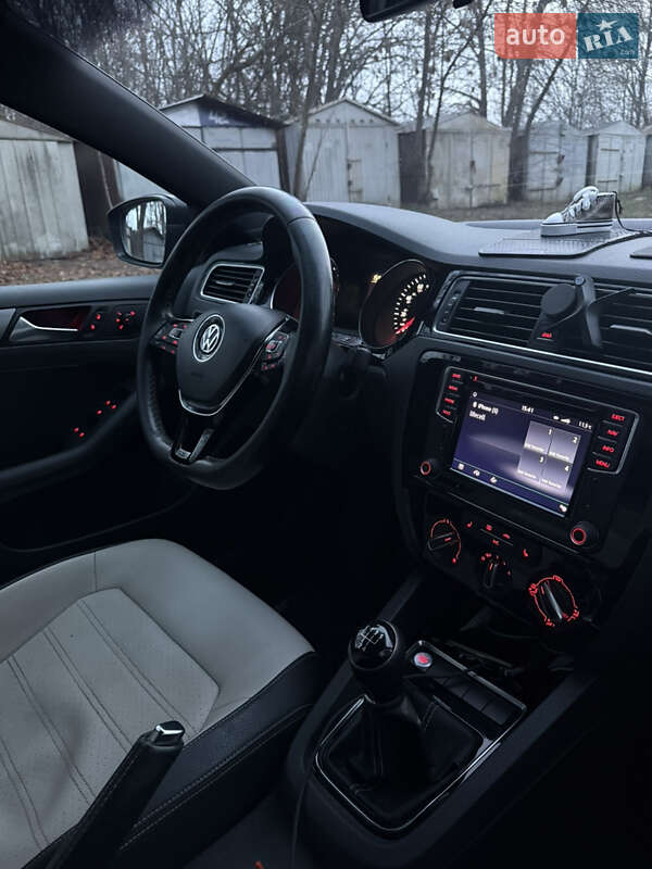 Седан Volkswagen Jetta 2016 в Харкові