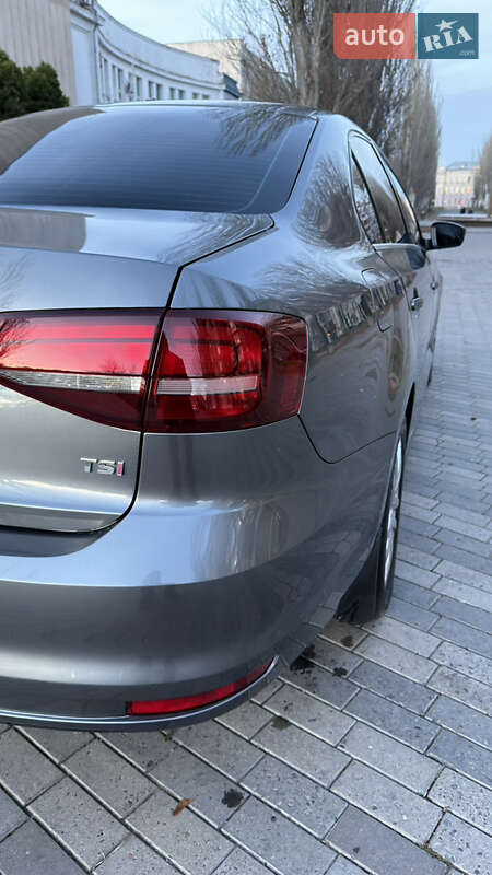Седан Volkswagen Jetta 2017 в Дніпрі