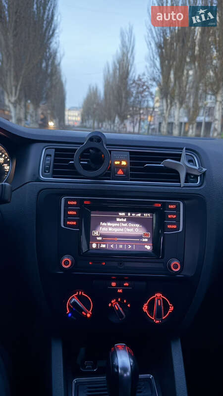 Седан Volkswagen Jetta 2017 в Дніпрі