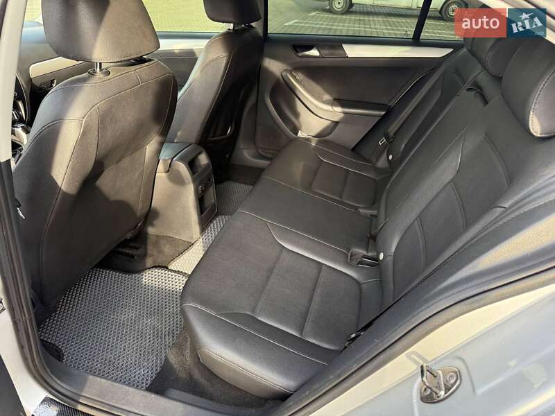 Седан Volkswagen Jetta 2011 в Киеве фото 22 Седан Volkswagen Jetta 2011 в Киеве