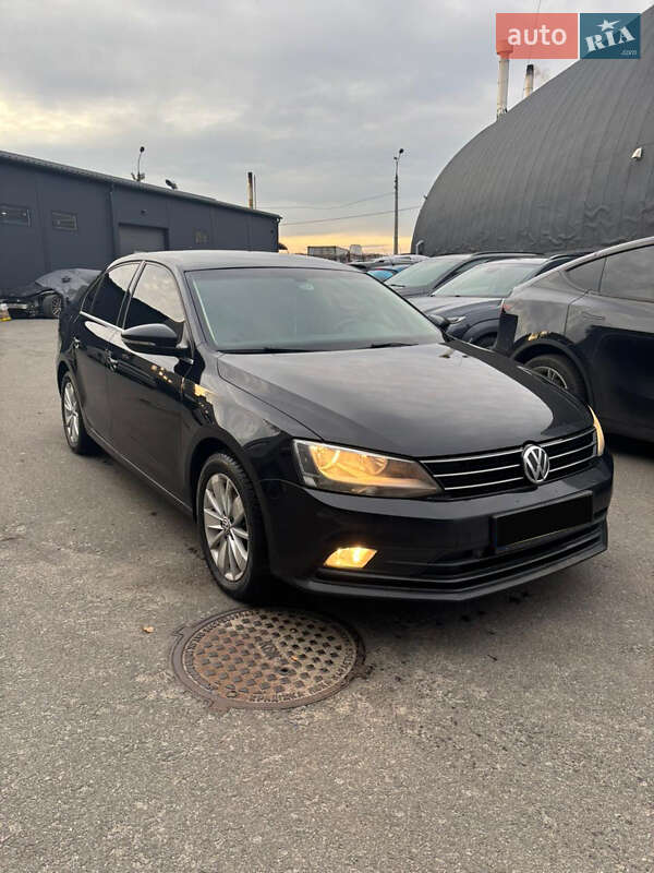 Седан Volkswagen Jetta 2016 в Києві
