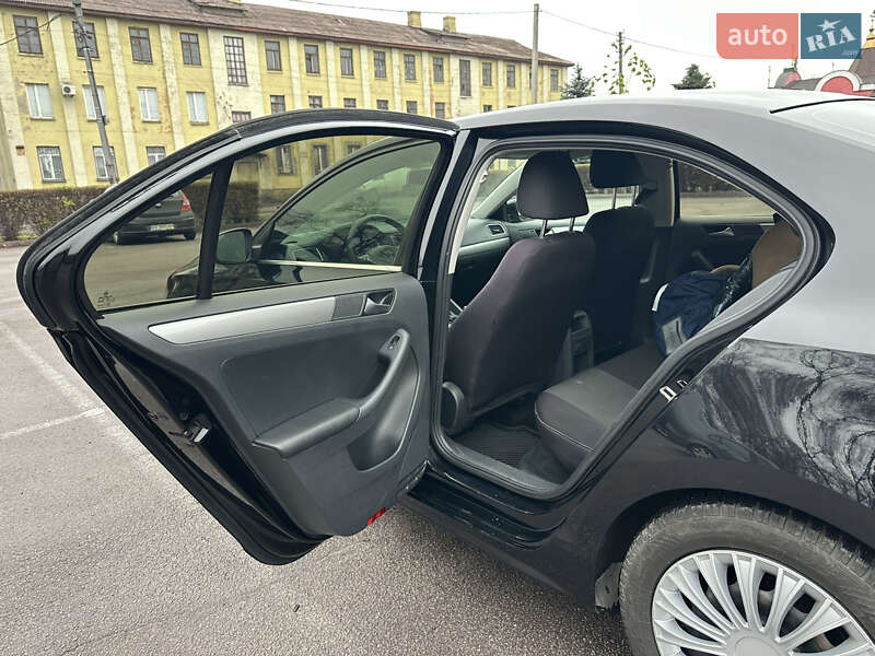 Седан Volkswagen Jetta 2017 в Дніпрі