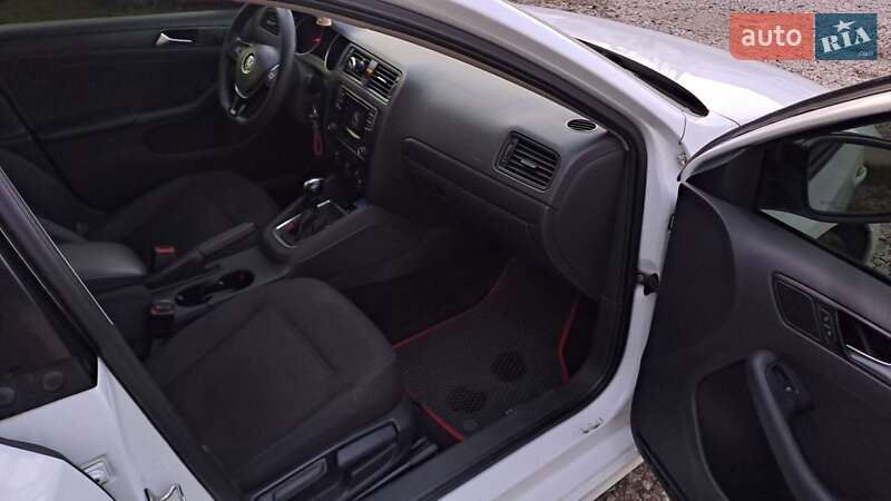 Седан Volkswagen Jetta 2016 в Запоріжжі