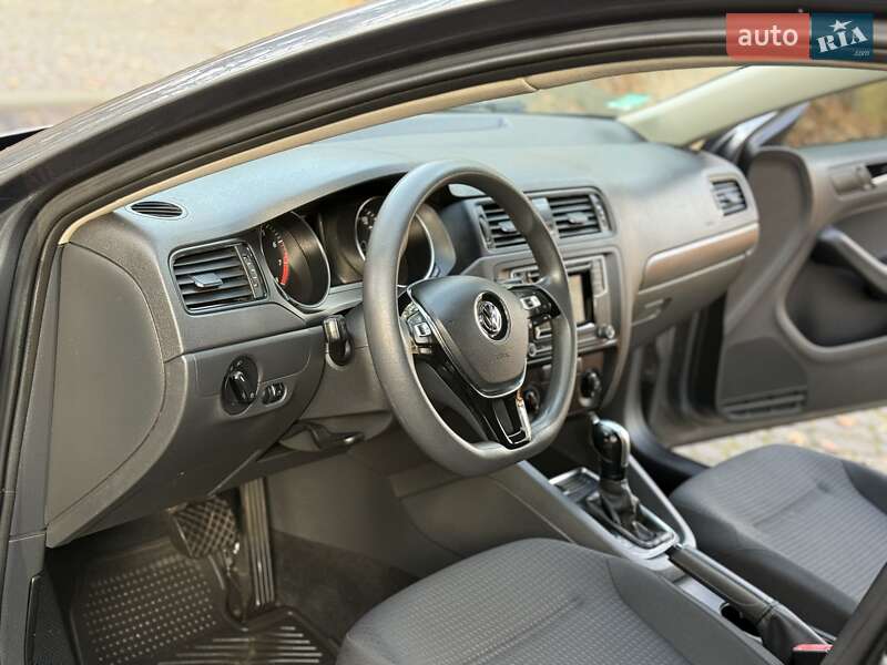 Седан Volkswagen Jetta 2015 в Львове фото 88 Седан Volkswagen Jetta 2015 в Львове