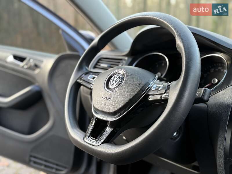 Седан Volkswagen Jetta 2015 в Львове фото 101 Седан Volkswagen Jetta 2015 в Львове
