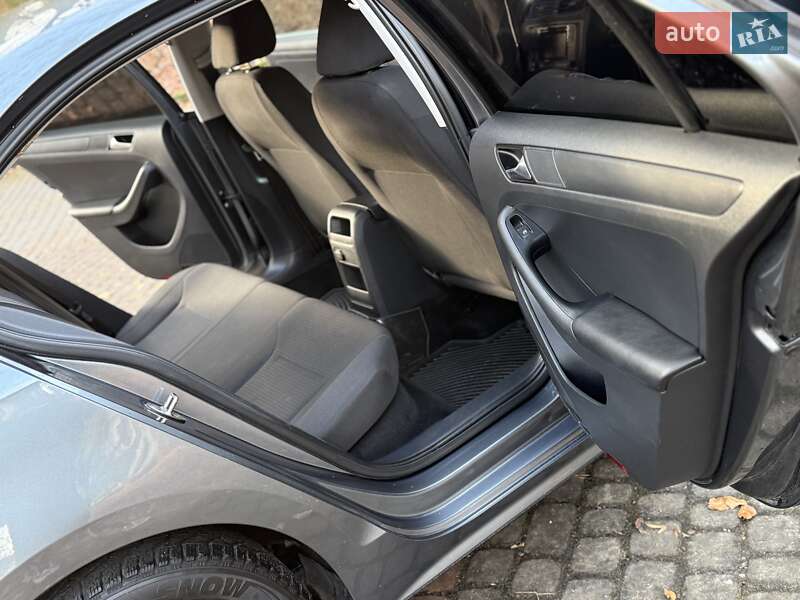 Седан Volkswagen Jetta 2015 в Львове фото 110 Седан Volkswagen Jetta 2015 в Львове
