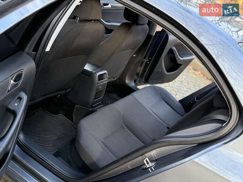 Седан Volkswagen Jetta 2015 в Львове фото 115 Седан Volkswagen Jetta 2015 в Львове