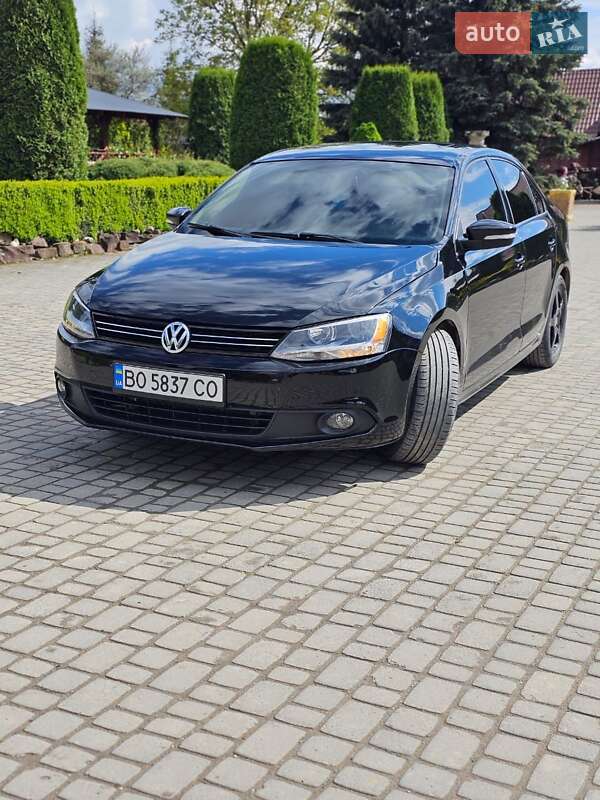 Седан Volkswagen Jetta 2012 в Борщеві