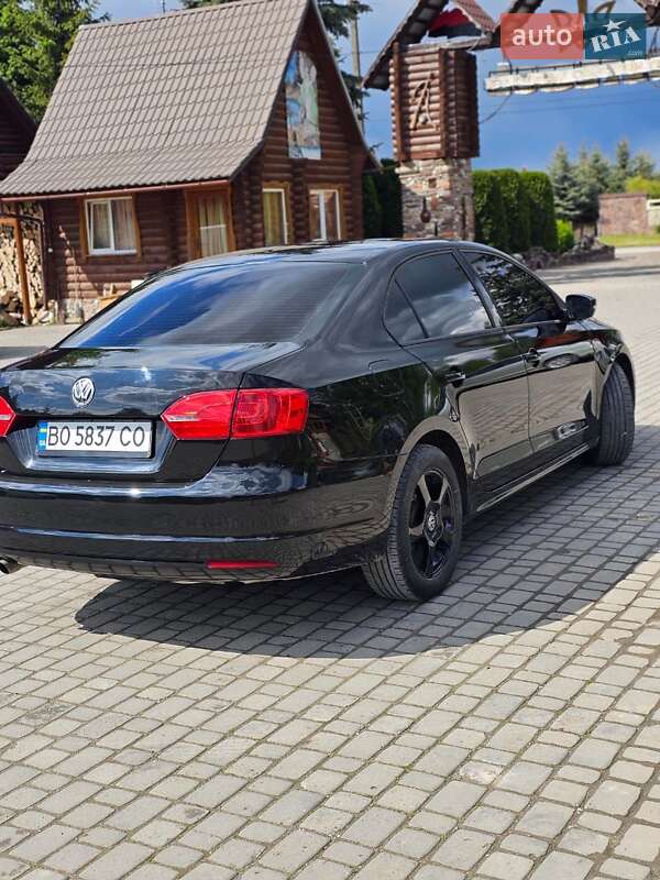 Седан Volkswagen Jetta 2012 в Борщеві