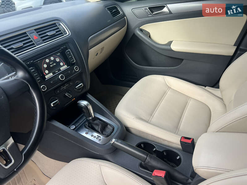 Седан Volkswagen Jetta 2012 в Днепре