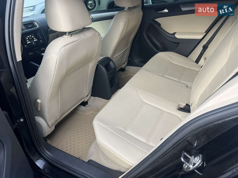 Седан Volkswagen Jetta 2012 в Днепре