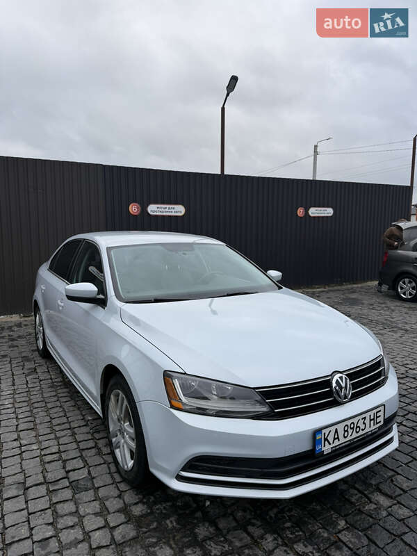 Седан Volkswagen Jetta 2016 в Киеве