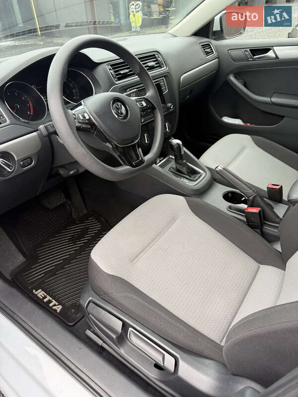 Седан Volkswagen Jetta 2016 в Киеве