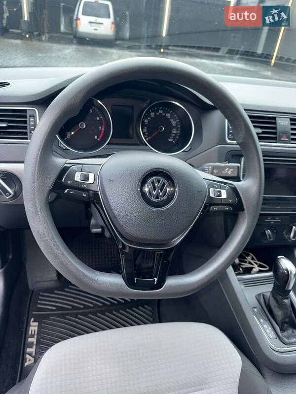 Седан Volkswagen Jetta 2016 в Киеве