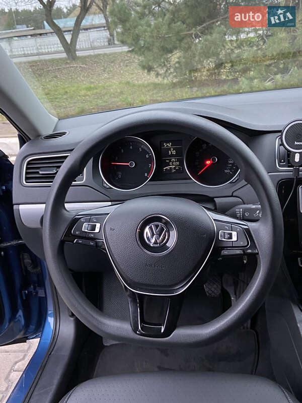 Седан Volkswagen Jetta 2017 в Киеве