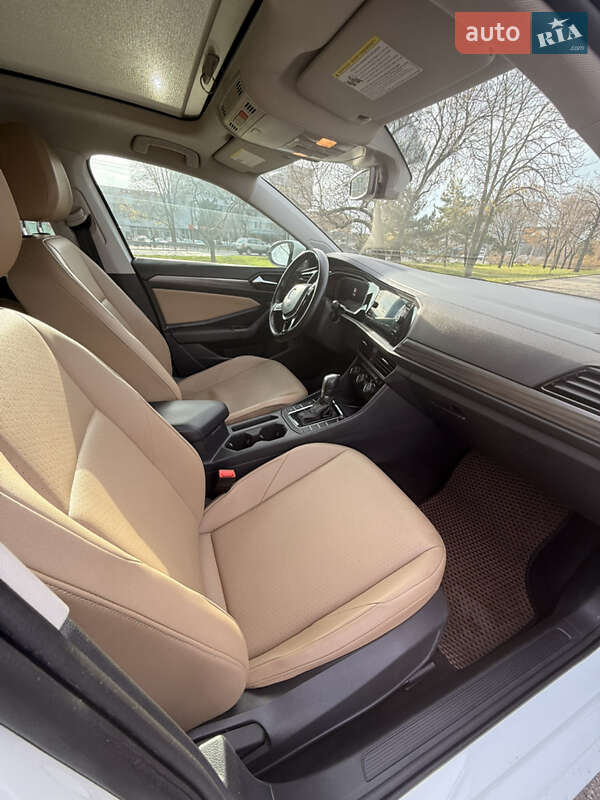 Седан Volkswagen Jetta 2018 в Дніпрі