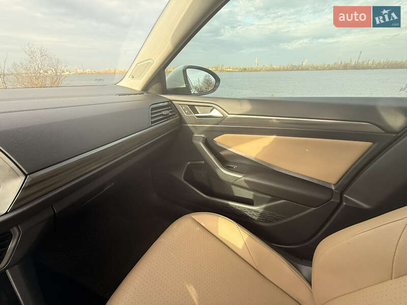 Седан Volkswagen Jetta 2018 в Дніпрі