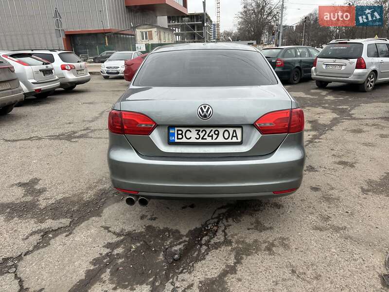 Седан Volkswagen Jetta 2012 в Львове