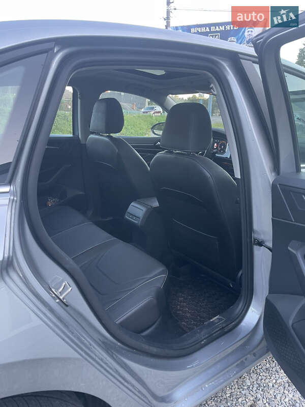 Седан Volkswagen Jetta 2023 в Надвірній